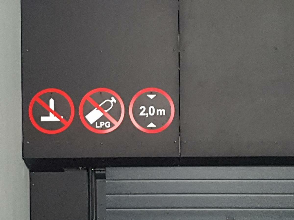 Happy Inn Emporia, Self Chek-In, Parking In The Underground Garage Вилнюс Екстериор снимка